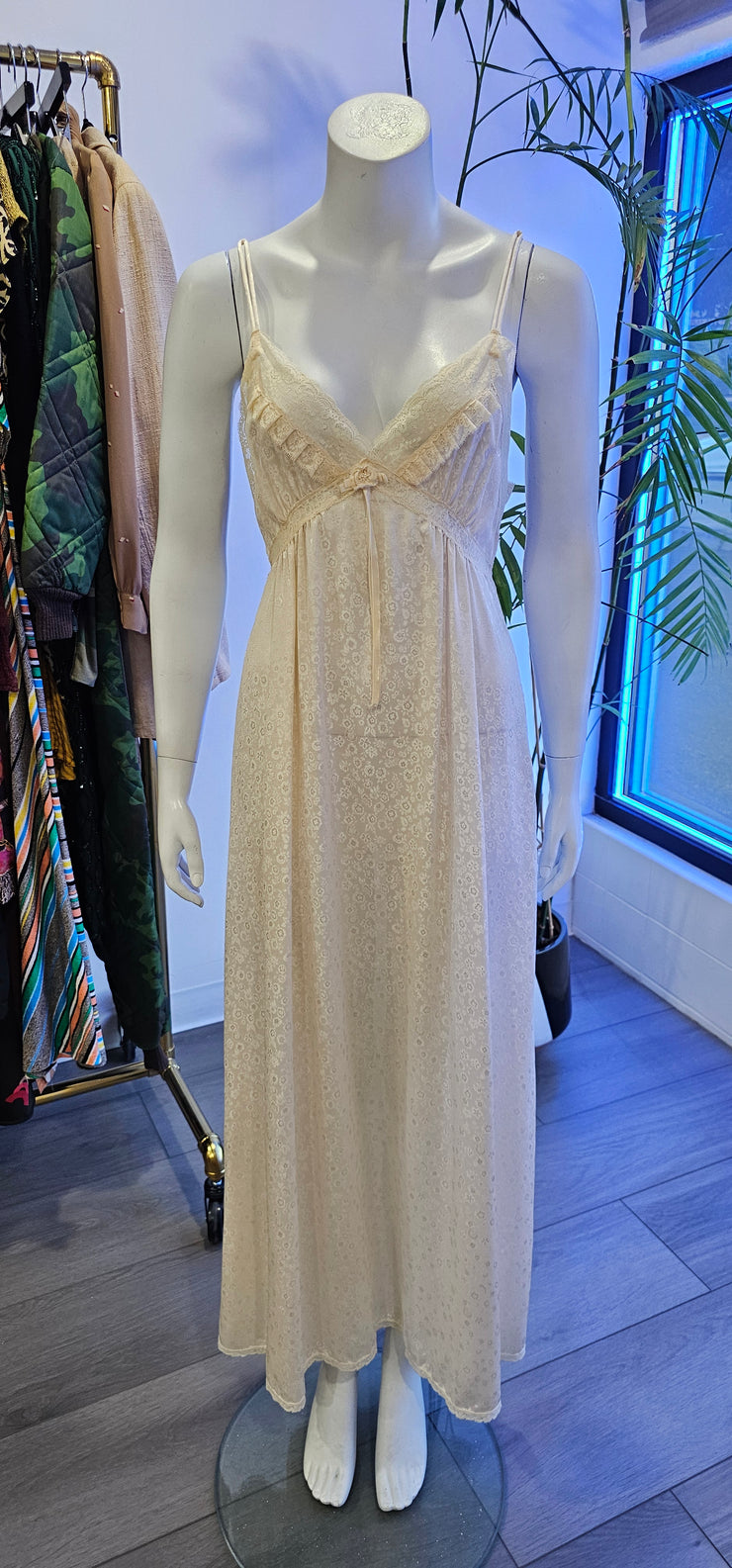 Vintage 70s Cream Jacquard Lace Goddess Peignoir Nightgown Robe Paris NY